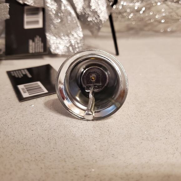 Set of 8 Christmas Holiday Silver glitter bow napkin rings & name tag holder - Picture 4 of 4